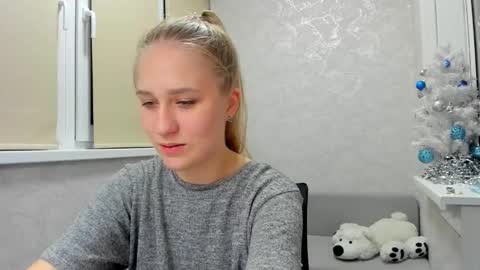 Snapshot of wetcrybaby chatting on 12-19-24, 12:24 Sonya online show from 12-19-24, 12:24