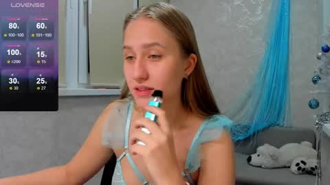 Snapshot of wetcrybaby chatting on 01-01-25, 12:43 Sonya online show from 01-01-25, 12:43