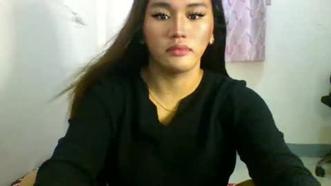 Snapshot of wetdreamasiax chatting on 01-12-26, 04:34 jess online show from 01-12-26, 04:34