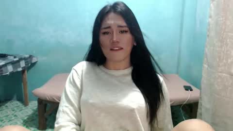 Snapshot of wetdreamasiax chatting on 05-27-26, 05:10 jess online show from 05-27-26, 05:10