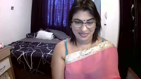 Snapshot of wetindian1971 chatting on 02-19-26, 11:17 kavita online show from 02-19-26, 11:17
