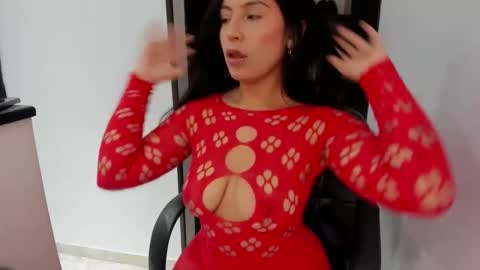Snapshot of wetmoanl chatting on 05-13-26, 03:31 Megan Raves online show from 05-13-26, 03:31