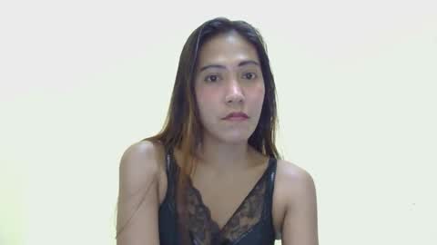 wetpetitechix online show from 05-19-26, 02:01