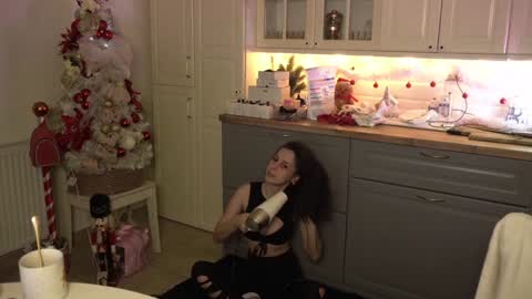 Victoria Maria online show from 12-30-24, 05:55
