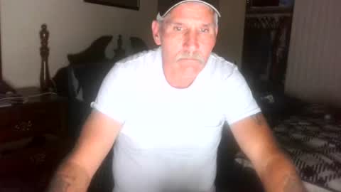 wheenidude online show from 05-19-26, 04:19