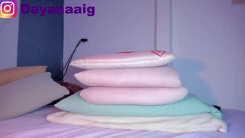 Snapshot of whiite_snow_ chatting on 07-23-26, 04:38 Sara online show from 07-23-26, 04:38