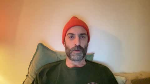 Snapshot of whiskylovexxx chatting on 12-20-25, 11:01 WhiskyLove online show from 12-20-25, 11:01