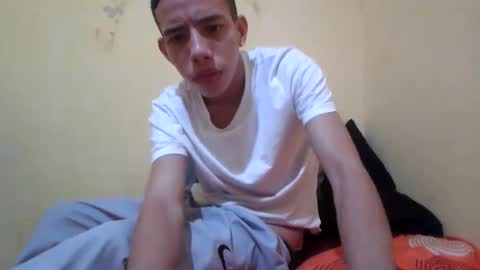 Snapshot of white_boy84723 chatting on 11-29-25, 05:54 white boy online show from 11-29-25, 05:54