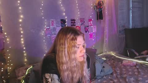 Snapshot of white_truffle chatting on 05-02-26, 03:06 Melania and Mikey online show from 05-02-26, 03:06
