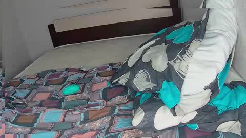 Snapshot of whitebars22 chatting on 09-10-25, 08:31 whitebars22 online show from 09-10-25, 08:31