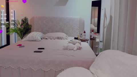 Snapshot of whitehelenn chatting on 02-08-26, 06:33 whitehelenn online show from 02-08-26, 06:33