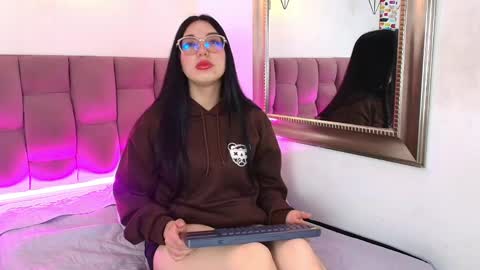 whitehott_ online show from 04-20-26, 08:32