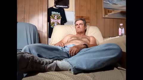 Snapshot of whitelion67 chatting on 11-13-25, 06:18 whitelion67 online show from 11-13-25, 06:18