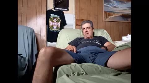 Snapshot of whitelion67 chatting on 12-04-25, 02:43 whitelion67 online show from 12-04-25, 02:43