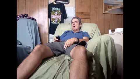 Snapshot of whitelion67 chatting on 12-15-25, 12:26 whitelion67 online show from 12-15-25, 12:26