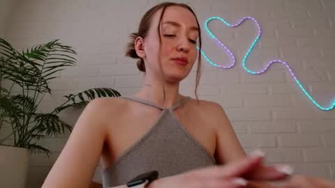 Snapshot of whiteprincessluna chatting on 04-28-26, 01:05 You wont find me here on Saturdays and Sundays online show from 04-28-26, 01:05