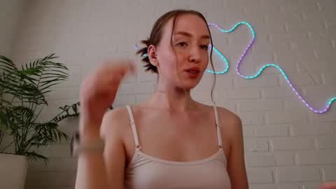 Snapshot of whiteprincessluna chatting on 05-01-26, 01:05 You wont find me here on Saturdays and Sundays online show from 05-01-26, 01:05