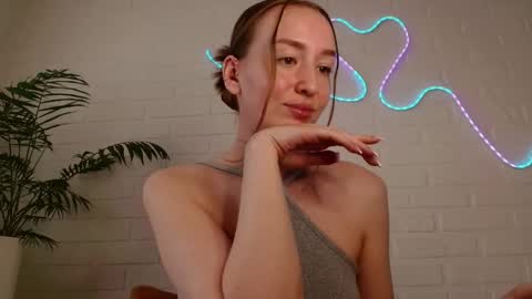 Snapshot of whiteprincessluna chatting on 05-10-26, 01:05 You wont find me here on Saturdays and Sundays online show from 05-10-26, 01:05