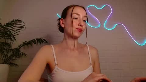Snapshot of whiteprincessluna chatting on 05-11-26, 04:04 You wont find me here on Saturdays and Sundays online show from 05-11-26, 04:04
