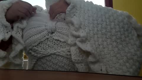 Snapshot of whitesweater chatting on 10-21-25, 06:03 whitesweater online show from 10-21-25, 06:03