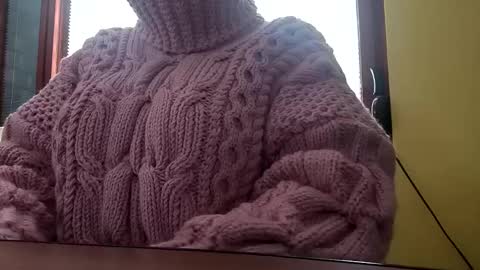 Snapshot of whitesweater chatting on 10-22-25, 07:19 whitesweater online show from 10-22-25, 07:19