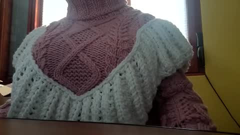 Snapshot of whitesweater chatting on 12-01-25, 06:51 whitesweater online show from 12-01-25, 06:51