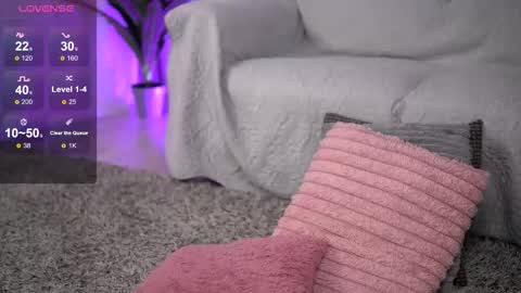 Snapshot of whitneyandrews chatting on 10-14-25, 06:03 whitneyandrews online show from 10-14-25, 06:03