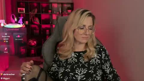 Snapshot of whitneypunnch chatting on 03-26-26, 03:17 whitneypunnch online show from 03-26-26, 03:17