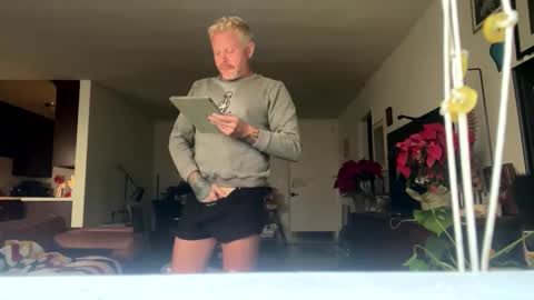 Snapshot of whoawerowhoa chatting on 11-23-25, 03:23 whoawerowhoa online show from 11-23-25, 03:23