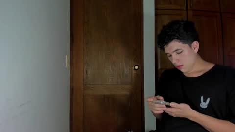 whos_he online show from 01-10-26, 08:32