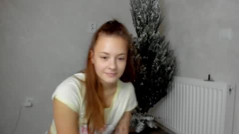 Snapshot of why_again_me chatting on 12-12-24, 06:42 Veronica online show from 12-12-24, 06:42