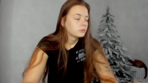 Snapshot of why_again_me chatting on 12-18-24, 12:40 Veronica online show from 12-18-24, 12:40