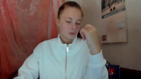 Snapshot of why_again_me chatting on 12-23-24, 12:14 Veronica online show from 12-23-24, 12:14