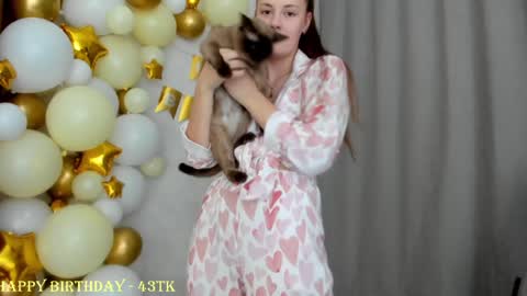 Snapshot of why_again_me chatting on 01-20-25, 11:54 Veronica online show from 01-20-25, 11:54