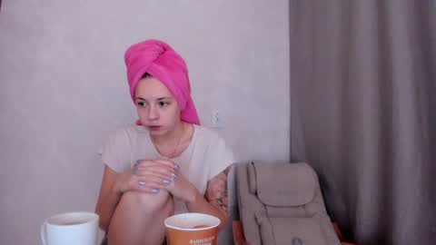 Snapshot of why_again_me chatting on 01-30-25, 02:36 Veronica online show from 01-30-25, 02:36