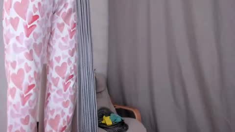 Snapshot of why_again_me chatting on 02-13-25, 05:44 Veronica online show from 02-13-25, 05:44