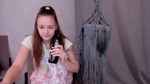 Snapshot of why_again_me chatting on 02-24-25, 05:09 Veronica online show from 02-24-25, 05:09