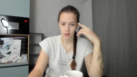 Snapshot of why_again_me chatting on 12-13-25, 07:53 Veronica online show from 12-13-25, 07:53