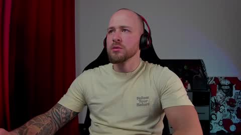 Snapshot of why_you_so_serious chatting on 01-09-25, 04:06 VI online show from 01-09-25, 04:06