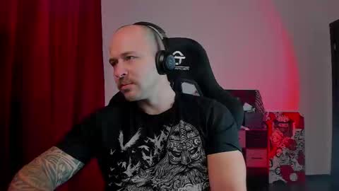 Snapshot of why_you_so_serious chatting on 10-27-25, 06:45 VI online show from 10-27-25, 06:45