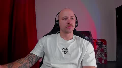 Snapshot of why_you_so_serious chatting on 11-03-25, 03:57 VI online show from 11-03-25, 03:57