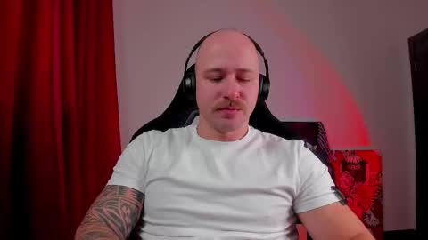 Snapshot of why_you_so_serious chatting on 12-15-25, 06:23 VI online show from 12-15-25, 06:23