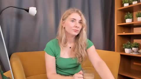 Snapshot of wicked_linden chatting on 07-10-26, 05:34 Mia online show from 07-10-26, 05:34