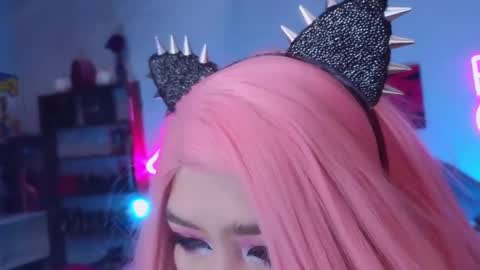 Laura  online show from 12-14-24, 11:01