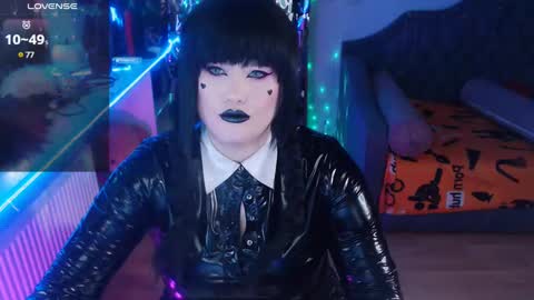 Laura  online show from 01-23-25, 04:52