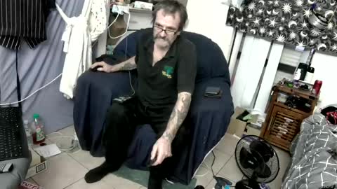 Snapshot of wifehunter77 chatting on 06-12-26, 08:30 wifehunter77 online show from 06-12-26, 08:30