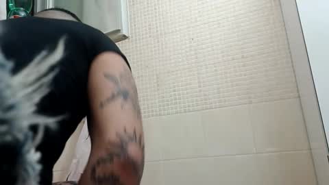 Snapshot of wilddope chatting on 11-10-25, 01:04 the alpha man online show from 11-10-25, 01:04