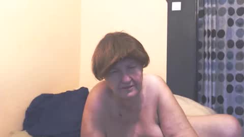 Snapshot of wildredcat chatting on 12-22-25, 11:40 WildRedCat online show from 12-22-25, 11:40