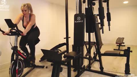 Lili online show from 01-24-25, 08:00