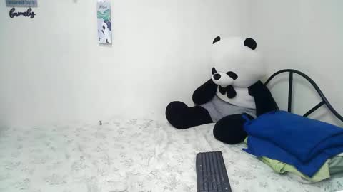 Snapshot of wildtightass chatting on 02-17-25, 06:09 Rhean online show from 02-17-25, 06:09